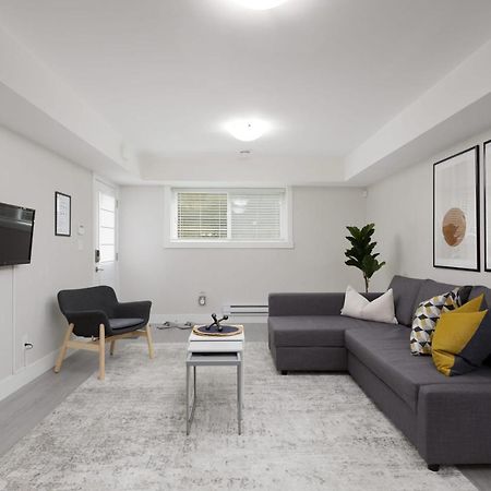 Tastefully Furnished And Newly Updated 2 Bd Central Lynn Valley North Vancouver Villa Esterno foto