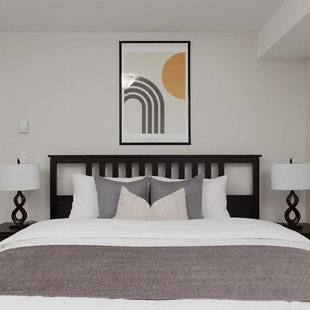 Tastefully Furnished And Newly Updated 2 Bd Central Lynn Valley North Vancouver Villa Esterno foto