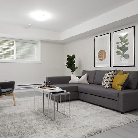 Tastefully Furnished And Newly Updated 2 Bd Central Lynn Valley North Vancouver Villa Esterno foto