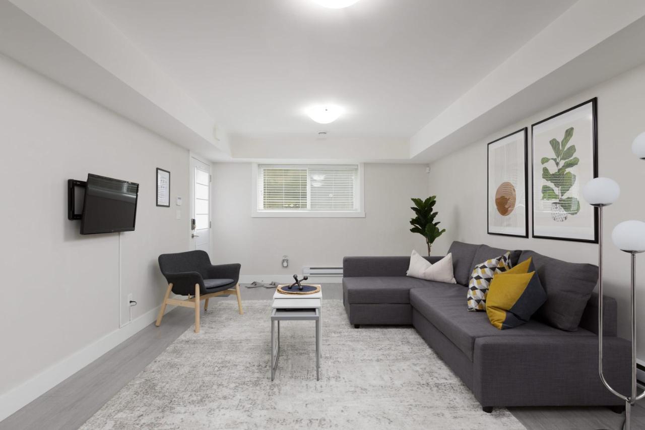 Tastefully Furnished And Newly Updated 2 Bd Central Lynn Valley North Vancouver Villa Esterno foto