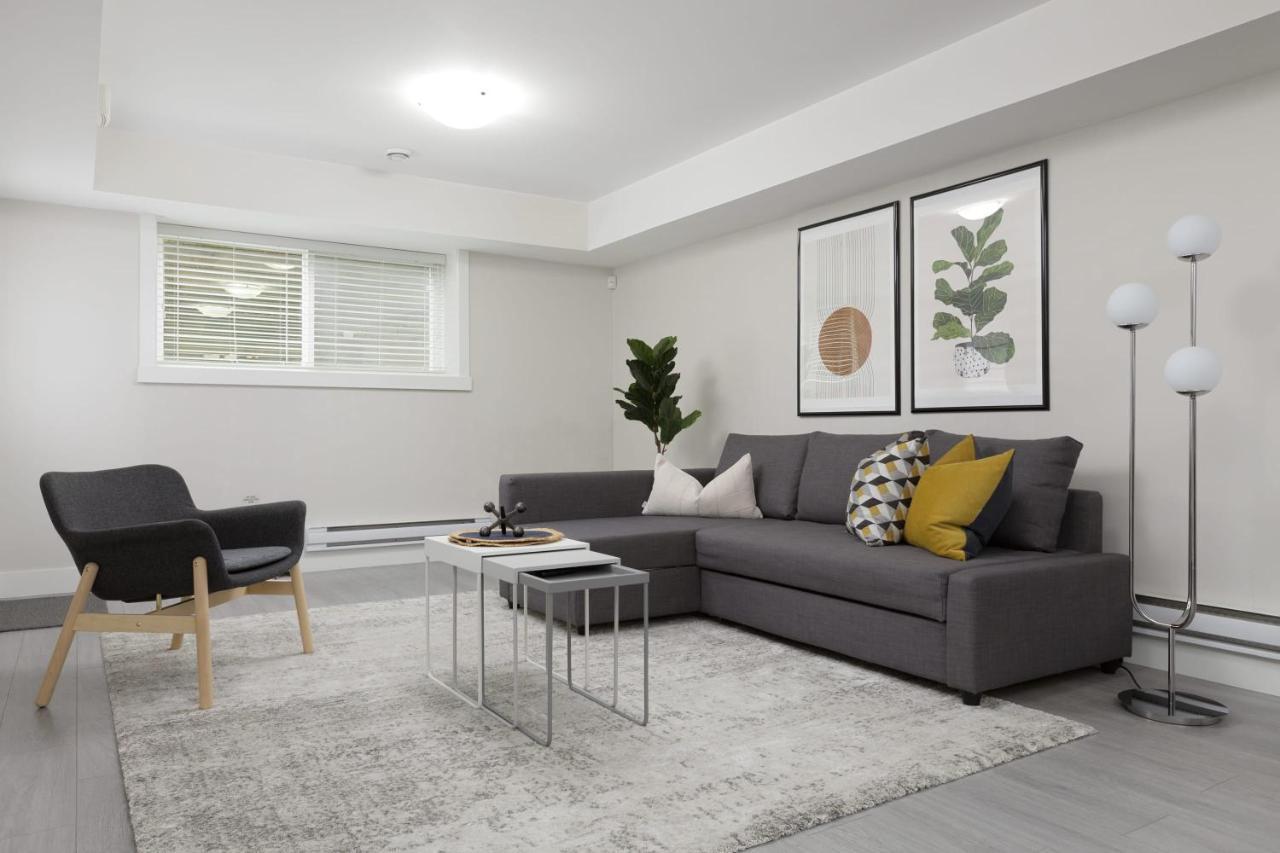 Tastefully Furnished And Newly Updated 2 Bd Central Lynn Valley North Vancouver Villa Esterno foto