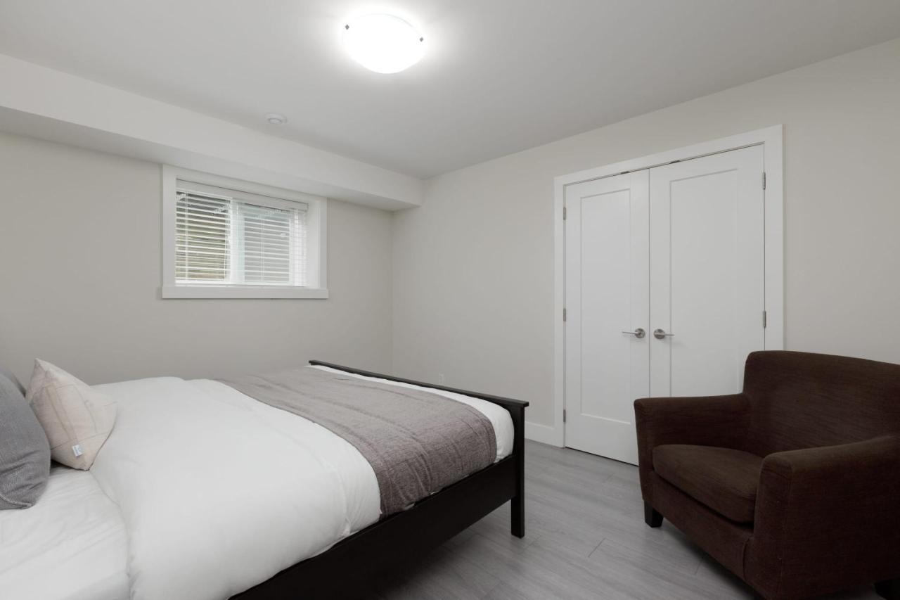 Tastefully Furnished And Newly Updated 2 Bd Central Lynn Valley North Vancouver Villa Esterno foto