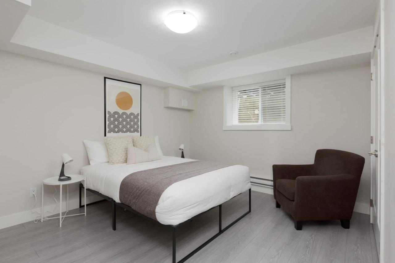 Tastefully Furnished And Newly Updated 2 Bd Central Lynn Valley North Vancouver Villa Esterno foto