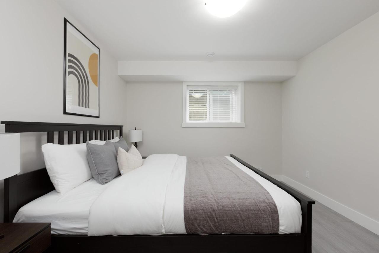 Tastefully Furnished And Newly Updated 2 Bd Central Lynn Valley North Vancouver Villa Esterno foto