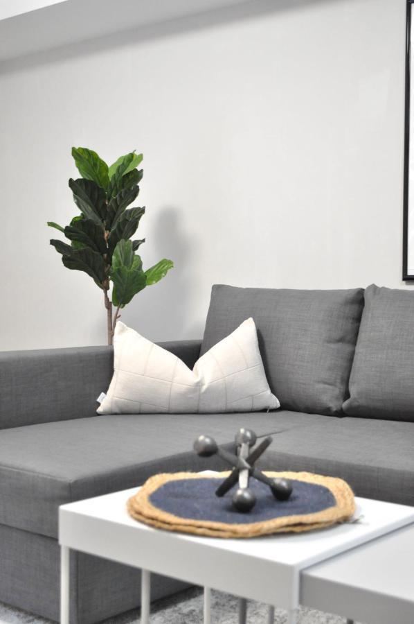 Tastefully Furnished And Newly Updated 2 Bd Central Lynn Valley North Vancouver Villa Esterno foto